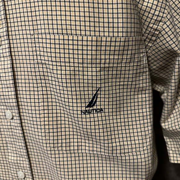 Nautica brand Men’s button down collar shirt Size Medium - Picture 2 of 6